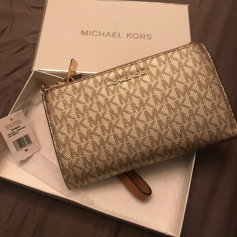 Michael Kors wristlet wallet